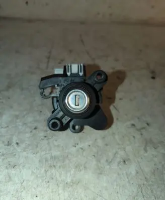 BMW 5 E60 E61 Tailgate exterior lock 7090705