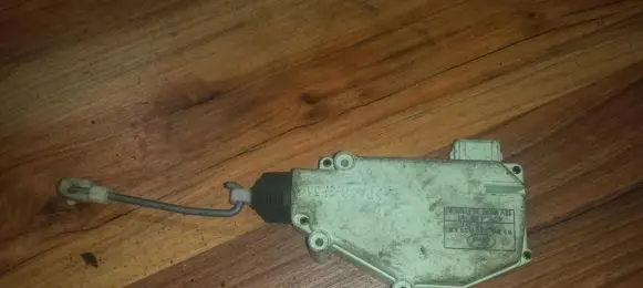 Ford Mondeo MK I Central locking motor 93BG220A20EB 67513961