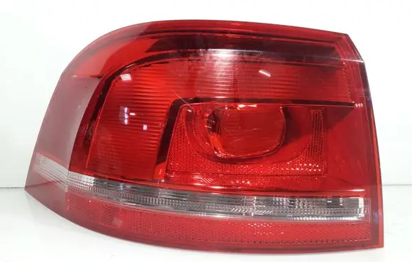 Volkswagen PASSAT B7 Rear/tail lights 3AF945095C