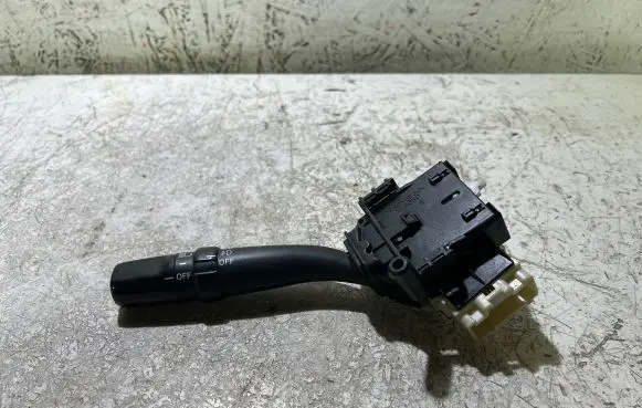 Toyota Avensis T250 Indicator stalk 05140 1542