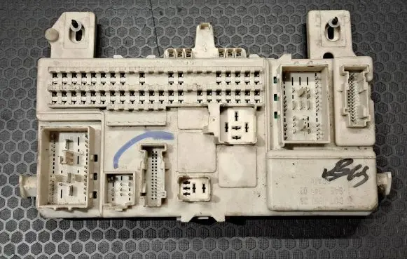 Volvo S40 Fuse module 30765015 SAEJ94503 DOTJ59003