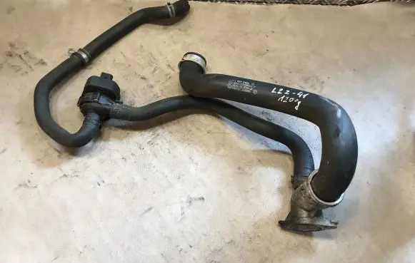 Mercedes-Benz E W211 Engine coolant pipe/hose A2115015482