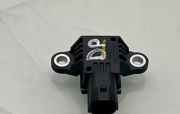 KIA Sorento Airbag deployment crash/impact sensor 95920B1050 624944200 08172015