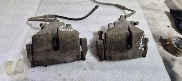 Skoda Superb B6 (3T) Front brake caliper