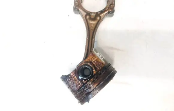 Lexus IS 200-300 Piston with connecting rod