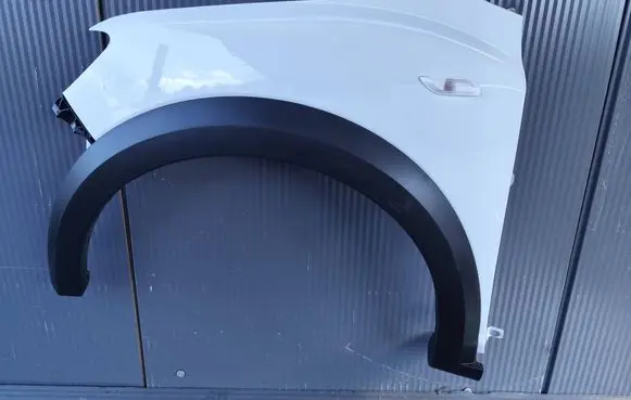 Dacia Sandero III Fender SANDEROIIIBLOTNIK