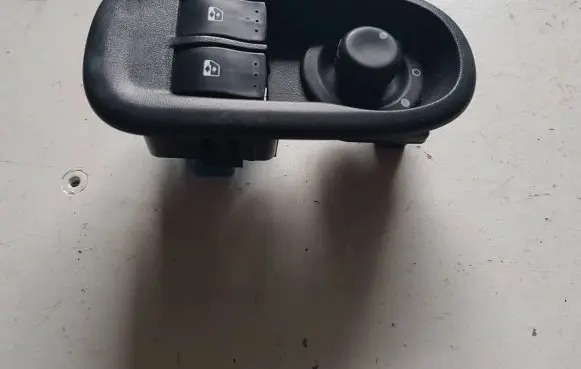 Opel Movano B Electric window control switch 1007479
