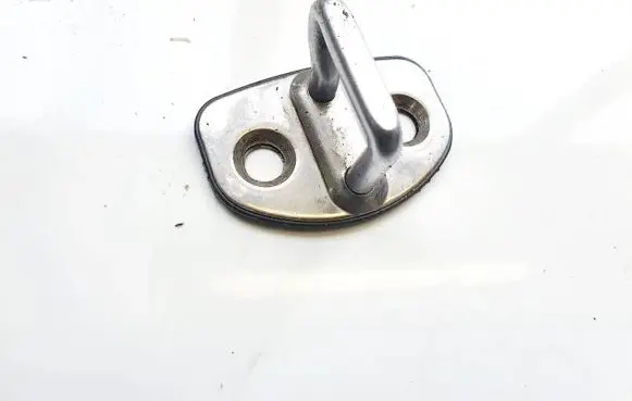Skoda Octavia Mk2 (1Z) Front door lock loop/hook striker 6y6837033c