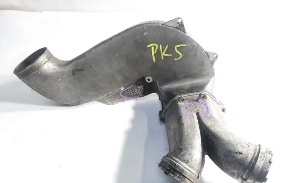 Audi A8 S8 D2 4D Air intake hose/pipe 057129726D