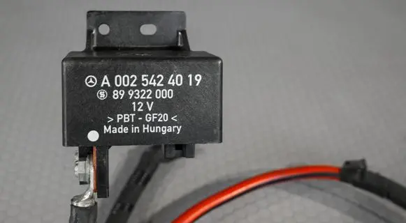 Mercedes-Benz Sprinter W907 W910 Glow plug pre-heat relay A0025424019
