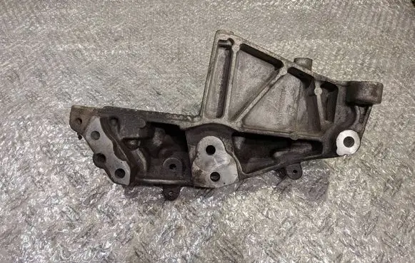 Renault Master III Engine mounting bracket 112310605R