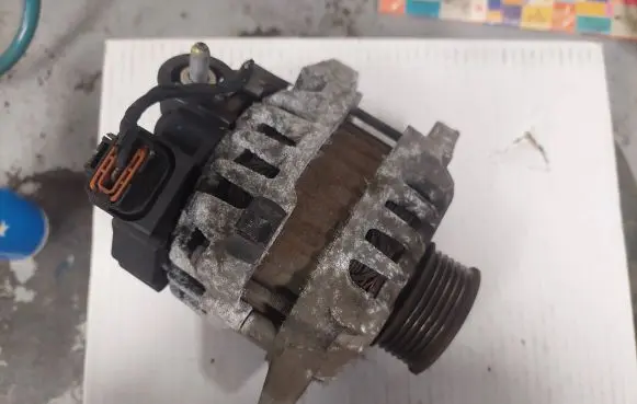 KIA Ceed Generator/alternator 373002B101 2655447