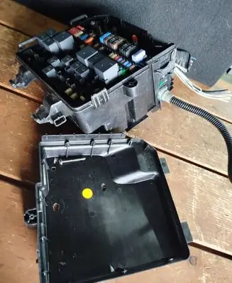 Peugeot 308 Fuse box set 9830859380