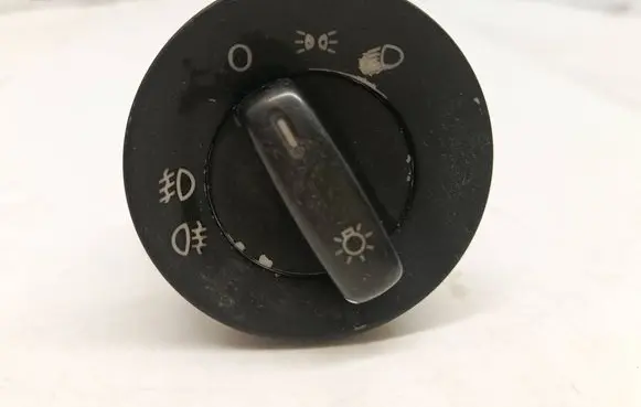 Skoda Octavia Mk2 (1Z) Light switch 748500470000 0446 1Z0941431C