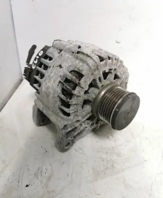 Renault Clio IV Generator/alternator 2612718A 2113233013 231007865R