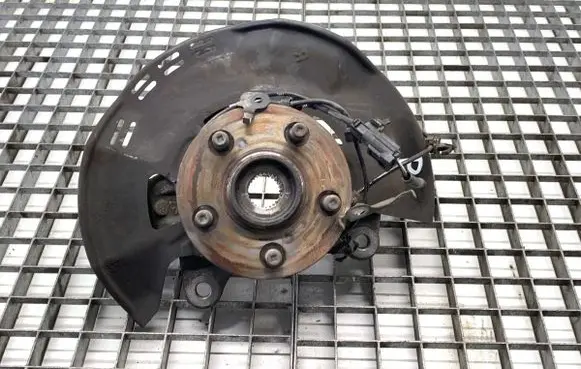 Toyota Yaris Front wheel hub spindle knuckle 