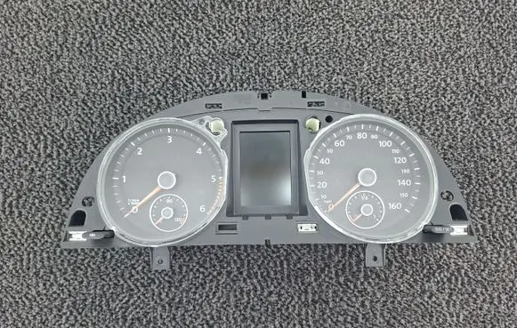 Volkswagen PASSAT B7 Speedometer (instrument cluster) 3AA920970E