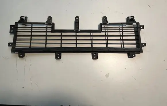 Mitsubishi Pajero Front bumper lower grill 6402A046