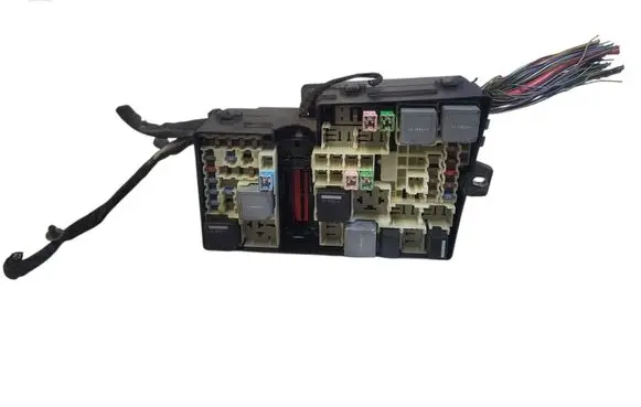 Volvo V40 Fuse module AV6T14AA067AD