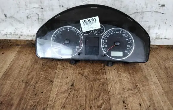 Volkswagen PASSAT B5.5 Speedometer (instrument cluster) 7M3920820H