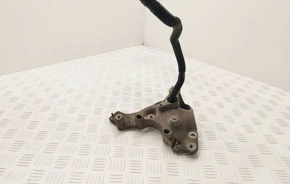 Opel Vivaro Engine mounting bracket 648606762R