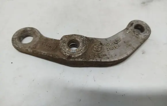 BMW 5 E39 Sway bar bush bracket, front 1091988 3135