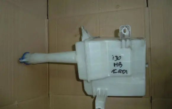 Hyundai i30 Windshield washer fluid reservoir/tank
