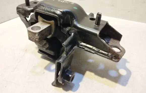 Skoda Fabia Mk2 (5J) Engine mount bracket 6Q0199555