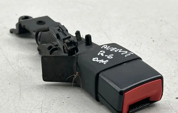 Toyota Avensis T270 Rear seatbelt buckle