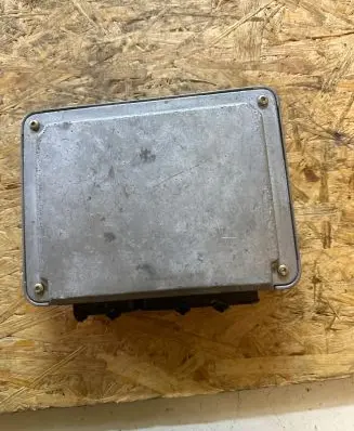 Volkswagen PASSAT B5 Engine control unit/module 038906018P 0281001720