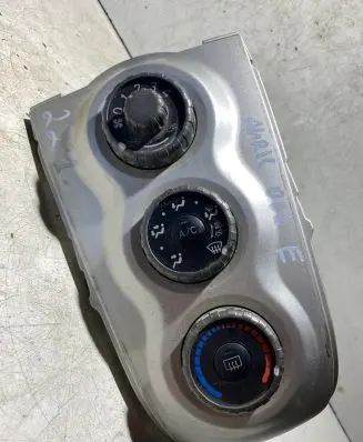 Toyota Auris 150 Climate control unit 354060D190