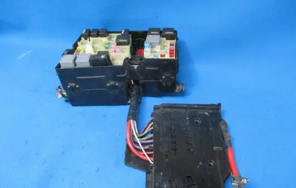 Ford C-MAX II Fuse module AV6T14A067AB 005033