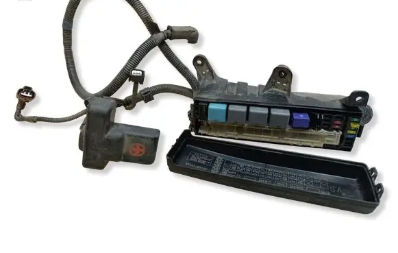 Lexus IS 220D-250-350 Fuse module 71548673
