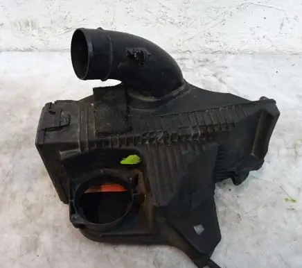 Renault Clio III Air filter box 8200309636