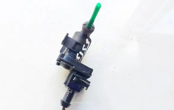 Mercedes-Benz E W210 Turbo solenoid valve a2028000178