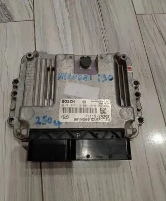 Hyundai i30 Engine control unit/module ECU 0281018136