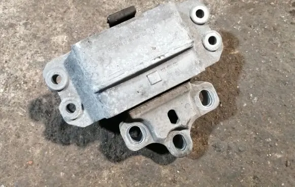 Skoda Superb B6 (3T) Engine mount bracket