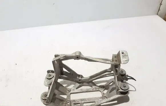 Volvo C40 A/C compressor mount bracket 32352687