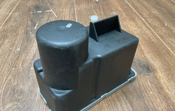 Mercedes-Benz E W124 Central locking vacuum pump 1248001148