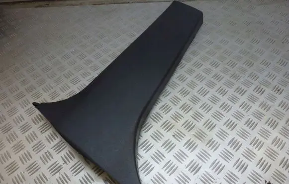 Lexus IS 200-300 (B) pillar trim (bottom)