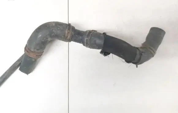 Volkswagen Polo IV 9N3 Engine coolant pipe/hose 1j0121087b