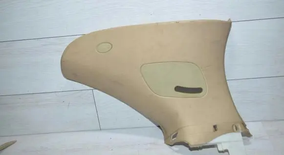 Mercedes-Benz R W251 (D)pillar trim (top) A2516901225