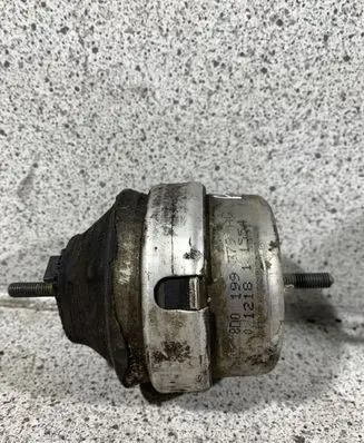Audi A4 S4 B5 8D Engine mount bracket 8D0199379AG
