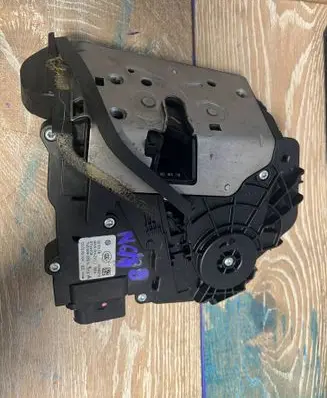 Volkswagen Sharan Sliding door lock 7n0839016n