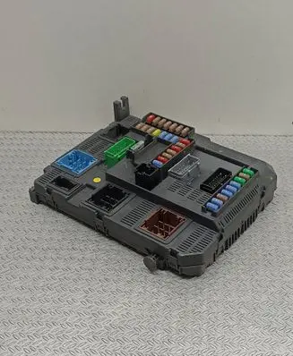 Peugeot 208 Fuse module 9678355880 22611E01 E1066961