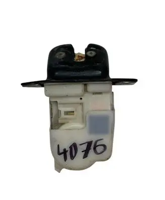 Nissan Juke I F15 Loading door lock 90502EN00A