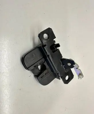 Volkswagen Touareg I Tailgate/trunk/boot lock/catch/latch 7L6827505