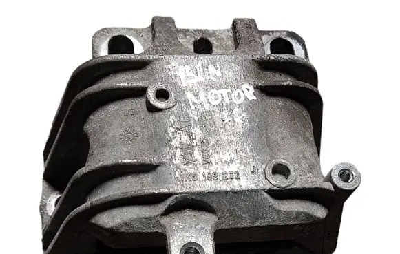 Volkswagen PASSAT B6 Engine mount bracket 1K0199262