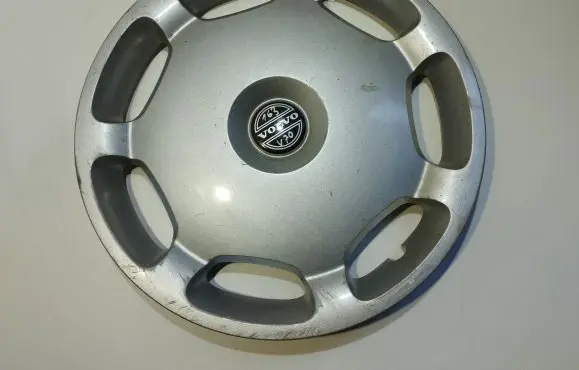 Volvo V70 R15 wheel hub/cap/trim 9157510 30639936