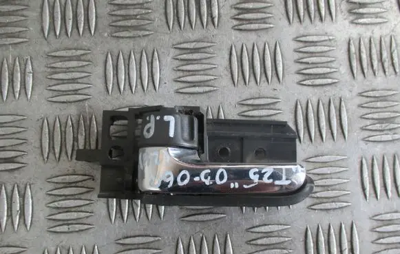 Toyota Avensis T250 Front door interior handle